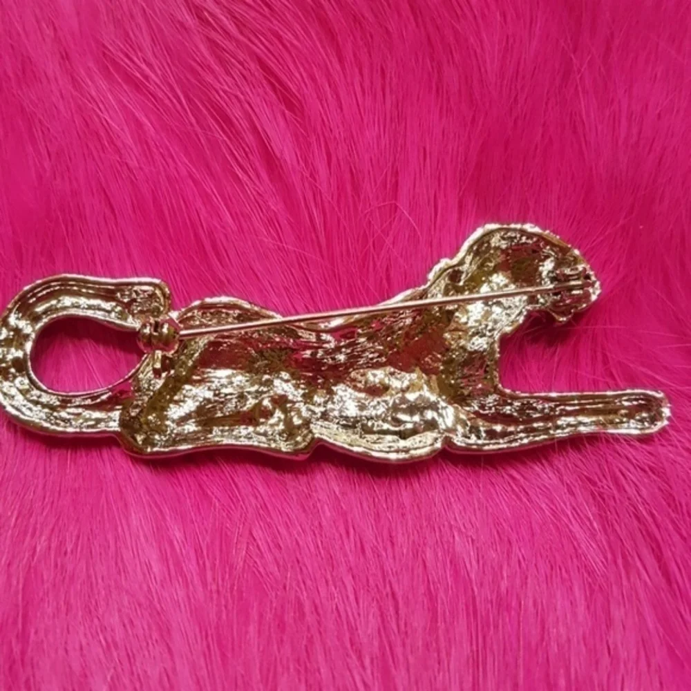 VINTAGE‎ JAGUAR SILVER BLACK BROOCH